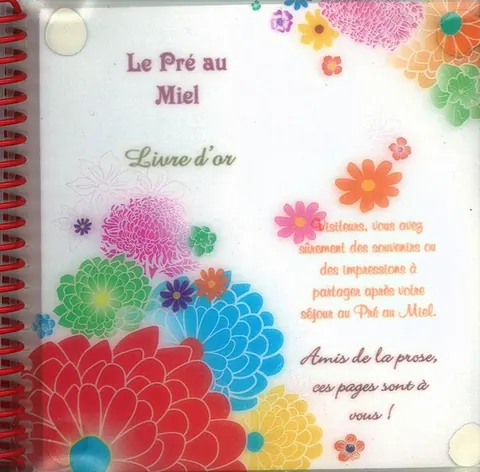 Couverture du livre d'or du gîte